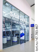 Магазин электроники Samsung. Корейская многонациональная электронная компания. Редакционное фото, фотограф FotograFF / Фотобанк Лори