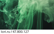 Mesmerizing green smoke swirls and dances in slow motion for dramatic visuals. Стоковое AI-видео, аниматор Sabyna75 / Фотобанк Лори