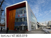 Станция Панфиловская Московского центрального кольца. Выход на улицу Народного Ополчения (2017 год). Редакционное фото, фотограф Free Wind / Фотобанк Лори