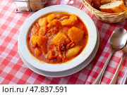Stewed squid with potatoes. Стоковое фото, фотограф Яков Филимонов / Фотобанк Лори