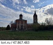 A large brick building with a clock tower. Sarov city, Nizhny Novgorod region. Стоковое фото, фотограф Надежда Кап / Фотобанк Лори