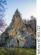 Picturesque rock Kalim-uskan cave Salavat Yulaev. Bashkortostan. Sikasya River. Стоковое фото, фотограф Акиньшин Владимир / Фотобанк Лори