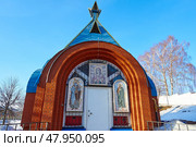 Фрески, иконопись. Храм Казанской иконы Божией Матери — православный храм в Ижевске, база епархиального Отдела образования и религиозной катехизации Ижевской и Удмуртской епархии.город Ижевск, The Church of the Kazan Icon of the Mother of God is an Orthodox church in Izhevsk, the base of the diocesan Department of Education and Religious Catechesis of the Izhevsk and Udmurt Diocese. Izhevsk city. Редакционное фото, фотограф Юрий Карачев / Фотобанк Лори