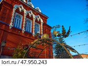 .Кованные украшения Храм Казанской иконы Божией Матери — православный храм в Ижевске, база епархиального Отдела образования и религиозной катехизации Ижевской и Удмуртской епархии.город Ижевск, The Church of the Kazan Icon of the Mother of God is an Orthodox church in Izhevsk, the base of the diocesan Department of Education and Religious Catechesis of the Izhevsk and Udmurt Diocese. Izhevsk city. Редакционное фото, фотограф Юрий Карачев / Фотобанк Лори