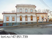Дом-музей А.В. Суворова в городе Ижевске. Старинный купеческий дом Ижевская Епархия православной церкви House-museum of A.V. Suvorov in the city of Izhevsk. Old merchant house Izhevsk Diocese of the Orthodox Church. Редакционное фото, фотограф Юрий Карачев / Фотобанк Лори