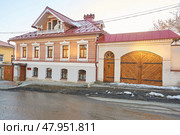 Дом-музей А.В. Суворова в городе Ижевске. Старинный купеческий дом Ижевская Епархия православной церкви House-museum of A.V. Suvorov in the city of Izhevsk. Old merchant house Izhevsk Diocese of the Orthodox Church. Редакционное фото, фотограф Юрий Карачев / Фотобанк Лори
