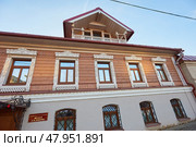 Дом-музей А.В. Суворова в городе Ижевске. Старинный купеческий дом Ижевская Епархия православной церкви House-museum of A.V. Suvorov in the city of Izhevsk. Old merchant house Izhevsk Diocese of the Orthodox Church. Редакционное фото, фотограф Юрий Карачев / Фотобанк Лори