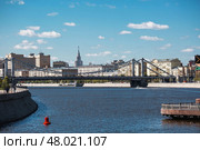 MOSCOW, RUSSIA - APRIL 28, 2025: Crimean Bridge on a summer day. Muzeon Park. Urban landscape. Стоковое фото, фотограф Photojuli / Фотобанк Лори