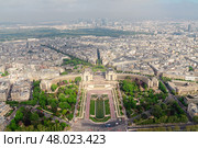 View of the Trocadero Square from the top of the Eiffel Tower (2013 год). Стоковое фото, фотограф Татьяна  Бральнина / Фотобанк Лори