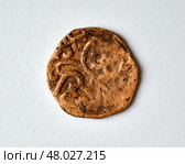Медная Ордынская монета - Пул хана Джанибека, Сарай аль - Джедид, сер. XIV века. Стоковое фото, фотограф Павел Просянов / Фотобанк Лори
