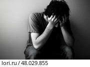 Одинокий мужчина в состоянии отчаяния. Стоковое AI-изображение, AI-художник Александр Жуков / Фотобанк Лори
