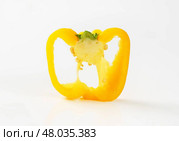 Slice of yellow bell pepper. Стоковое фото, фотограф Alena Dvorakova / PantherMedia / Фотобанк Лори