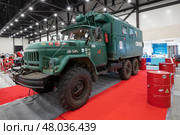 Советский военный грузовик ЗиЛ-131 на выставка ретро транспорта "Олдтаймер-Галерея-2025". Санкт-Петербург. Редакционное фото, фотограф Виктор Карасев / Фотобанк Лори