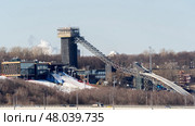 Moscow, Russia, 04 April 2025: Slope number 3 on Vorobyovy Gory. Редакционное фото, фотограф Igor Skripachev / Фотобанк Лори
