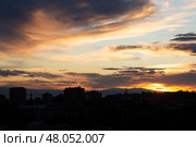 Огненный закат над городом. Стоковое фото, фотограф Evgenia Shevardina / Фотобанк Лори