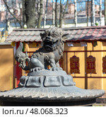 Снежный лев - скульптура на крышке курильницы Байпур. Дацан Гунзэчойнэй. Санкт-Петербург. Стоковое фото, фотограф Александр Щепин / Фотобанк Лори