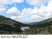 Lake in the shape of a heart among the forest and hills. Стоковое фото, фотограф Екатерина Якименко / Фотобанк Лори
