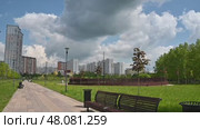 Обзор городского парка в мае в Москве (2024 год). Стоковое видео, видеограф Валерий Иванович Клейменов / Фотобанк Лори