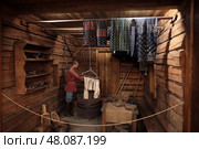 Красильная мастерская в русской избе. Выставка в Этнографическом музее Санкт-Петербурга. Редакционное фото, фотограф Дмитрий Неумоин / Фотобанк Лори