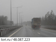 Грузовой транспорт на новой платной дороге М11. Москва - Санкт-Петербург. Редакционное фото, фотограф Дмитрий Неумоин / Фотобанк Лори