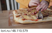 6 years old boy cooking pizza in the kitchen. Child rolling up the dough, adding cheese, tomatoes and smear sauce the base. Preschool kid making homemade pizza. Cooking class, culinary. Little baker. Стоковое видео, видеограф Марина Демидюк / Фотобанк Лори
