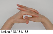Hand exercises, wrist rotation, joint warm-up. Стоковое видео, видеограф Катерина Белякина / Фотобанк Лори