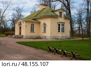 Петергоф. Домик великого князя Константина Николаевича в парке Александрия. Редакционное фото, фотограф Литвяк Игорь / Фотобанк Лори