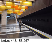 Станция метро Новаторская в Москве и пассажир. Редакционное фото, фотограф Мария Сергеева / Фотобанк Лори