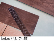 Laying laminate flooring on a floor underlay. Стоковое фото, фотограф Виктория Тельминова / Фотобанк Лори
