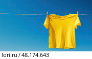 cheerful yellow shirt ai generated. Стоковое AI-изображение, AI-художник Vectorwin / Фотобанк Лори