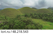 Chocolate hills on Bohol island Philippines. Стоковое видео, видеограф Михаил Коханчиков / Фотобанк Лори