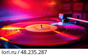 record retrowave sun ai generated. Стоковое AI-изображение, AI-художник Vectorwin / Фотобанк Лори