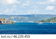 A picturesque coastal view of Bosphorus Strait, Turkey (2024 год). Стоковое фото, фотограф EugeneSergeev / Фотобанк Лори