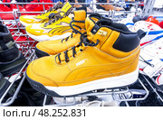 Спортивная обувь Puma. Puma — немецкий бренд, который занимается маркетингом, дистрибуцией и лицензированием обуви. Редакционное фото, фотограф FotograFF / Фотобанк Лори