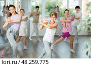 Group of children dancing jazz funk. Стоковое фото, фотограф Яков Филимонов / Фотобанк Лори