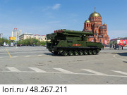 Самоходная пусковая установка зенитного ракетного комплекса БУК-М3 с транспортно-пусковыми контейнерами. Волгоград, улица Мира, Россия. Редакционное фото, фотограф Андрей Цыганков / Фотобанк Лори