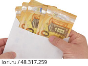 Банкноты евро в почтовом конверте. Euro banknotes in a mailing envelope. Стоковое фото, фотограф Татьяна Д / Фотобанк Лори