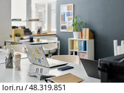 Modern Workplace In Office Interior. Стоковое фото, фотограф Dmitriy Shironosov / PantherMedia / Фотобанк Лори
