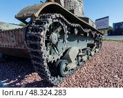 Гусеницы танка крупным планом, военная техника. Редакционное фото, фотограф Головкова Елена / Фотобанк Лори