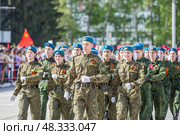 Парад Победы 9 мая, посвящённый 80-й годовщине Победы в Великой Отечественной войне, на главной площади им. М. Горького. Город Бердск, Новосибирская область, Западная Сибирь. Редакционное фото, фотограф Евгений Мухортов / Фотобанк Лори