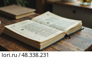 Архивное помещение со старинными книгами, библиотека. книжный фонд, стеллажи и полки, шкафы с книгами. Стоковое AI-видео, аниматор Котова / Фотобанк Лори