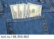 Доллары в кармане джинсов. Dollars bills in jeans pocket close-up. Стоковое фото, фотограф Татьяна Д / Фотобанк Лори