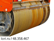 Часть пневмошинного катка  на белом фоне. Part of a heavy Vibration roller compactor for road repairing  on white background. Стоковое фото, фотограф Татьяна Д / Фотобанк Лори