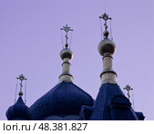 Золотые  кресты, купола церкви  на фоне закатного неба. Стоковое фото, фотограф Snezka / Фотобанк Лори