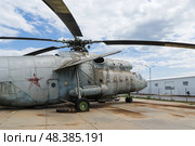 Ми-6, тяжёлый военный транспортный вертолёт, реставрация на территории музея. Волгоградская область, Средняя Ахтуба, Россия (2024 год). Редакционное фото, фотограф Андрей Цыганков / Фотобанк Лори