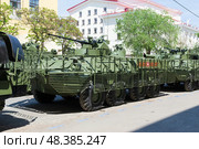 Модернизированный бронетранспортёр БТР-82, подготовка к параду Победы. Волгоград, улица Мира, Россия. Редакционное фото, фотограф Андрей Цыганков / Фотобанк Лори