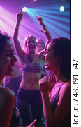 A group of friends dancing under neon lights at a nightclub, purple and blue hues illuminating their joyful faces, music visualize. Стоковое AI-видео, аниматор Sergey Grishin / Фотобанк Лори
