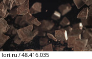 Pieces of chocolate fly up and fall down. Filmed on a high-speed camera at 1000 fps. Стоковое видео, видеограф Артем Шадрин / Фотобанк Лори