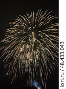 Праздничный салют. Салют в небе. Festive fireworks. Fireworks in the sky. Стоковое фото, фотограф Ольга Митряева / Фотобанк Лори