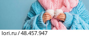 Cozy Crafts: Woman's Hands Knitting with Woolen Yarn in Soft Pink and Blue. Стоковое AI-изображение, AI-художник Данила Большаков / Фотобанк Лори
